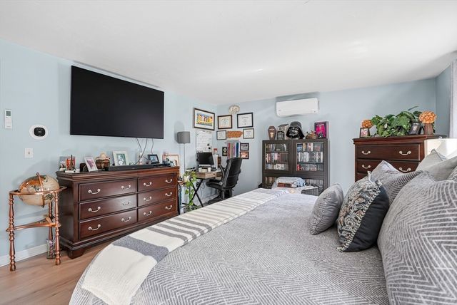 152 S Main Street 152, Uxbridge, MA 01569