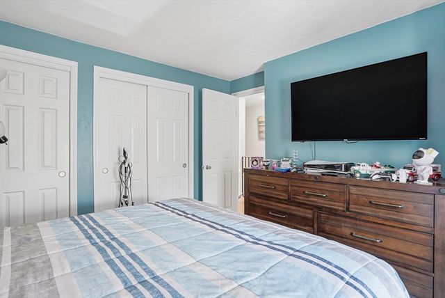 152 S Main Street 152, Uxbridge, MA 01569