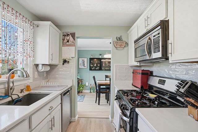 152 S Main Street 152, Uxbridge, MA 01569