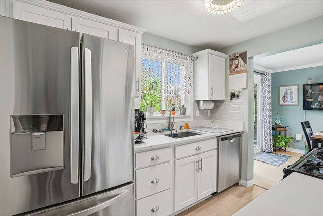 152 S Main Street 152, Uxbridge, MA 01569