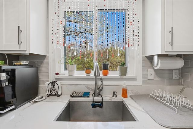 152 S Main Street 152, Uxbridge, MA 01569