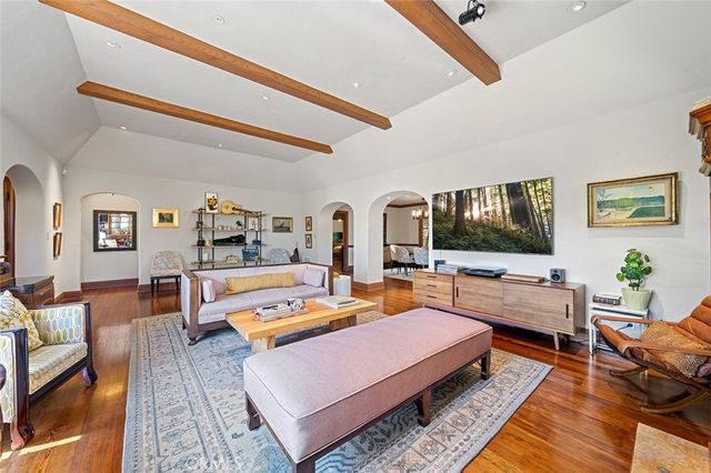 2285 E Orange Grove, Pasadena, CA 91104