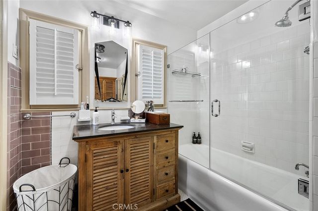 2285 E Orange Grove, Pasadena, CA 91104