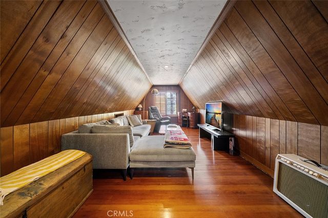 2285 E Orange Grove, Pasadena, CA 91104