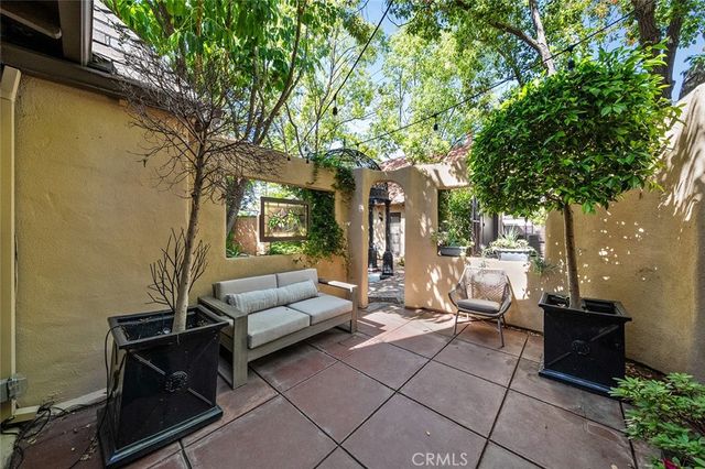 2285 E Orange Grove, Pasadena, CA 91104