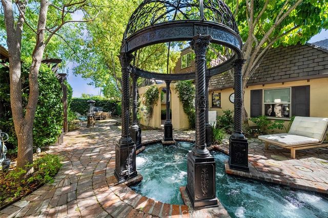 2285 E Orange Grove, Pasadena, CA 91104