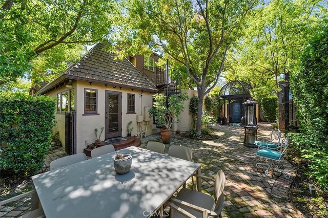 2285 E Orange Grove, Pasadena, CA 91104