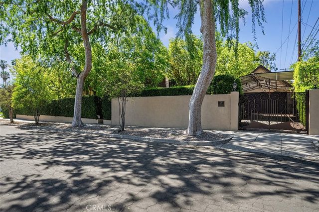 2285 E Orange Grove, Pasadena, CA 91104