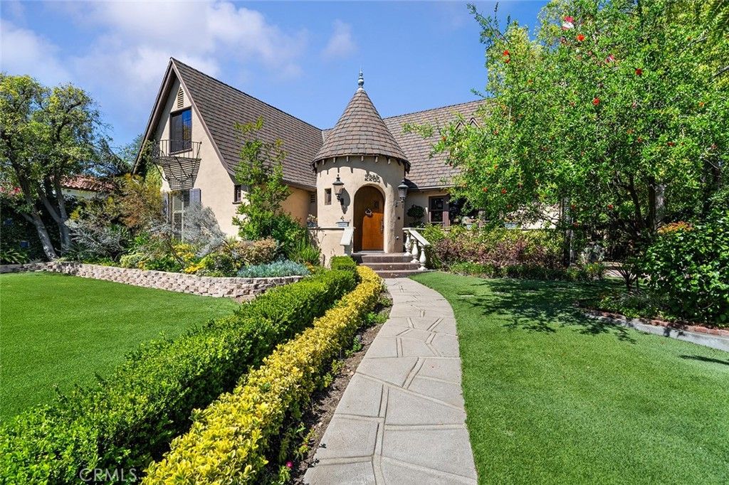 Image 1 of property listing at 2285 E Orange Grove, Pasadena, CA 91104