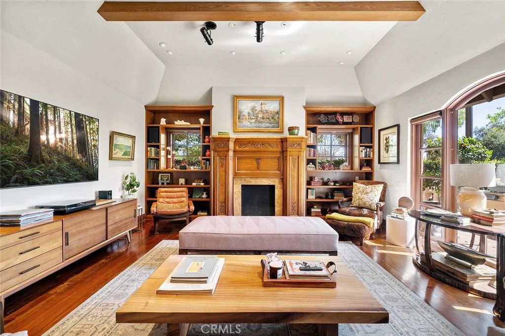 Image 10 of property listing at 2285 E Orange Grove, Pasadena, CA 91104