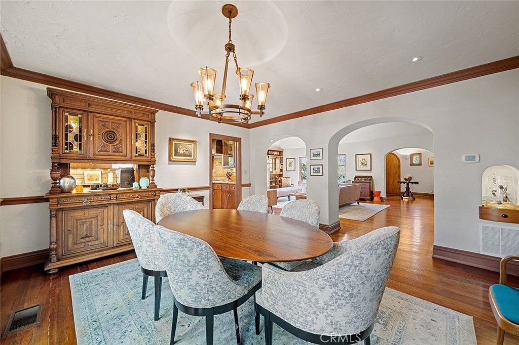 Image 18 of property listing at 2285 E Orange Grove, Pasadena, CA 91104