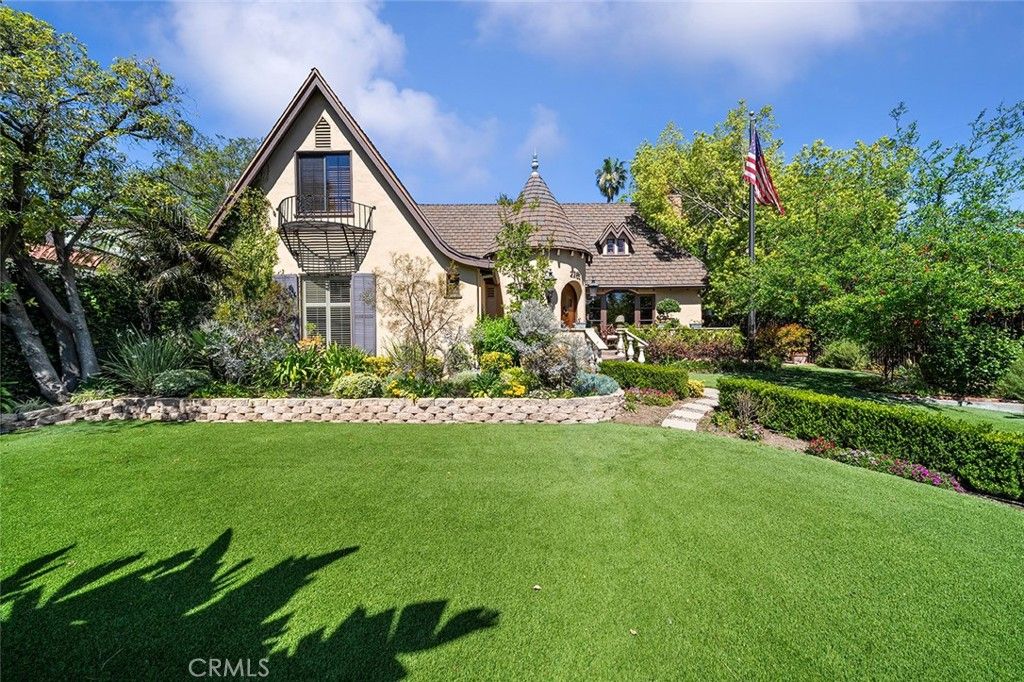 Image 3 of property listing at 2285 E Orange Grove, Pasadena, CA 91104