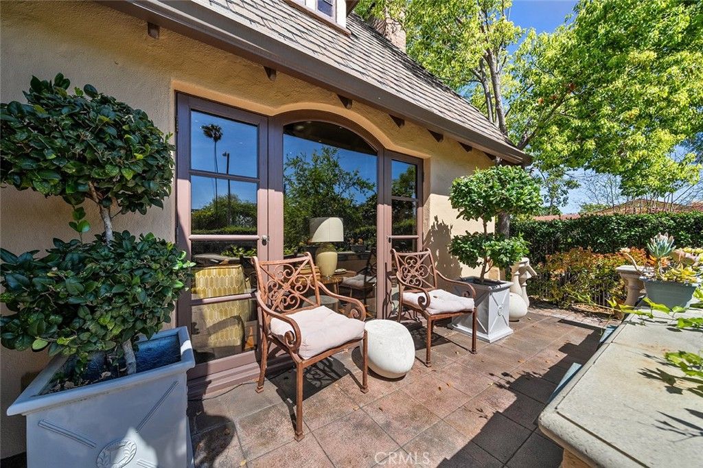 Image 5 of property listing at 2285 E Orange Grove, Pasadena, CA 91104