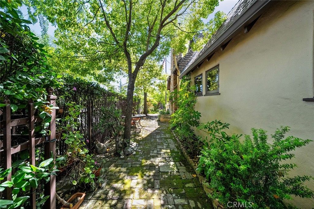 Image 51 of property listing at 2285 E Orange Grove, Pasadena, CA 91104