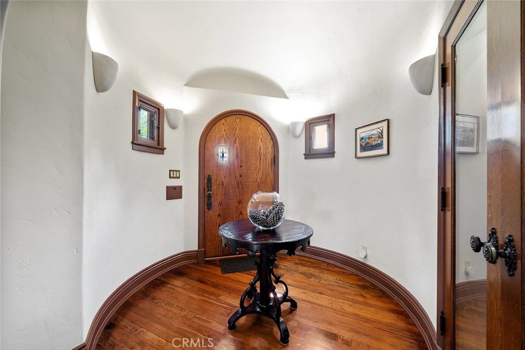 Image 6 of property listing at 2285 E Orange Grove, Pasadena, CA 91104