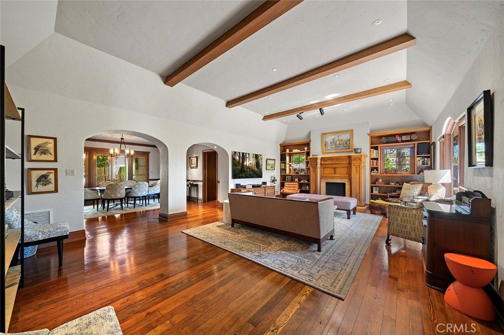 Image 8 of property listing at 2285 E Orange Grove, Pasadena, CA 91104