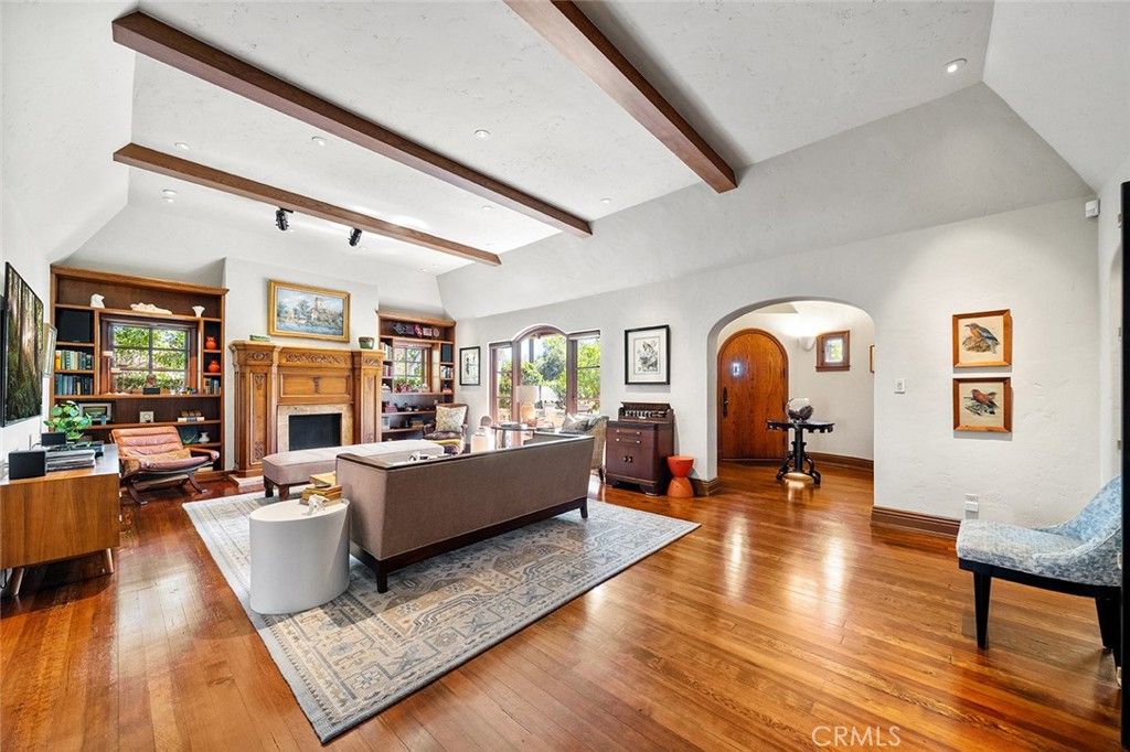 Image 9 of property listing at 2285 E Orange Grove, Pasadena, CA 91104