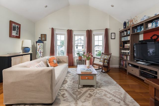 11 Varnum St 3, Arlington, MA 02474