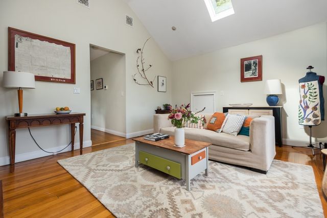 11 Varnum St 3, Arlington, MA 02474