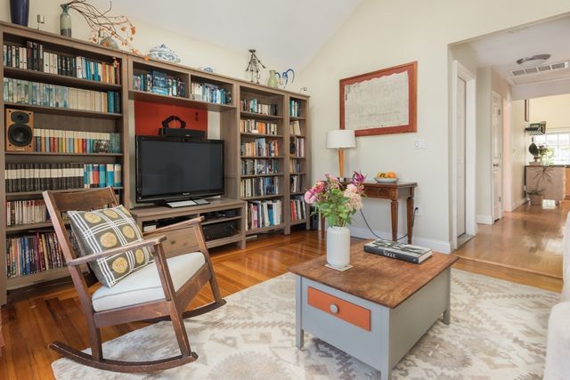 11 Varnum St 3, Arlington, MA 02474