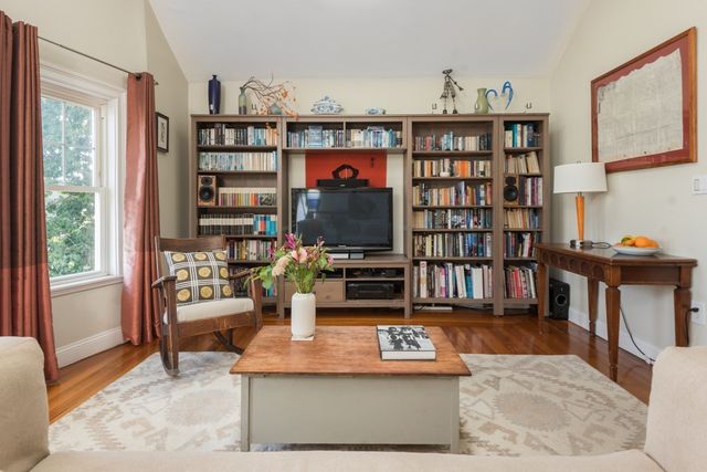 11 Varnum St 3, Arlington, MA 02474