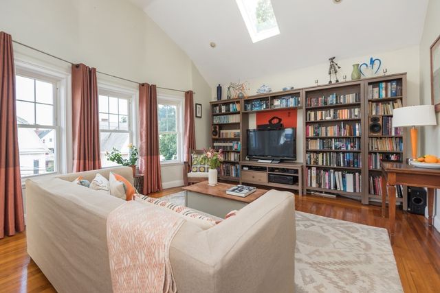 11 Varnum St 3, Arlington, MA 02474