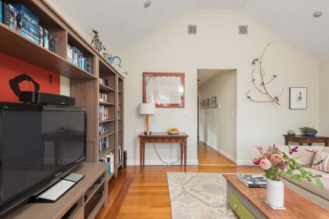 11 Varnum St 3, Arlington, MA 02474