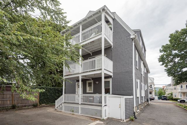 11 Varnum St 3, Arlington, MA 02474