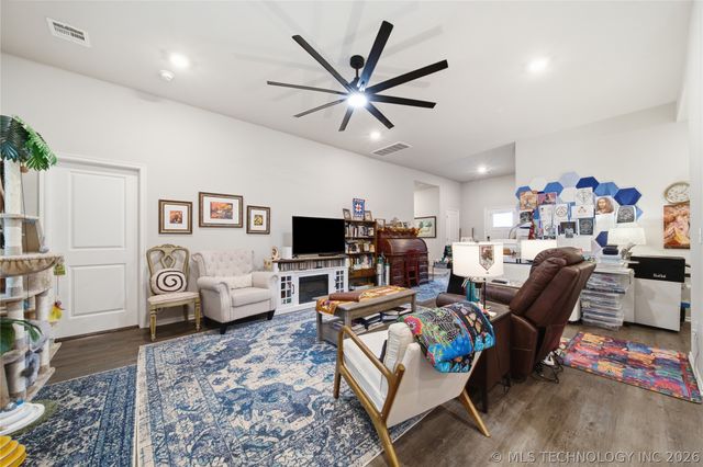 4207 W 4th Street, Skiatook, OK 74070