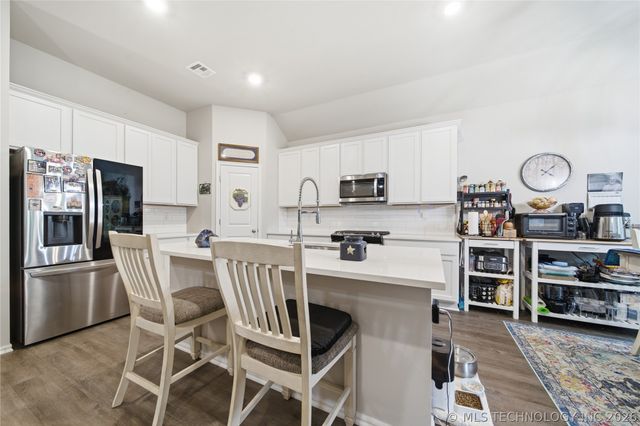 4207 W 4th Street, Skiatook, OK 74070