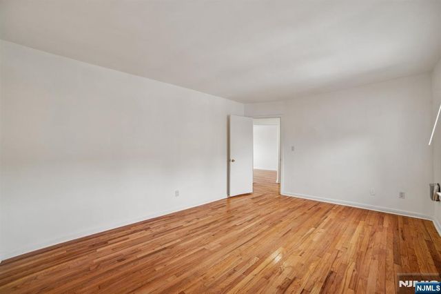 2430 8th Street 5B, Fort Lee, NJ 07024