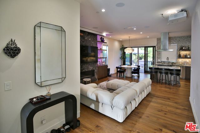8501 Belford Avenue, Los Angeles, CA 90045