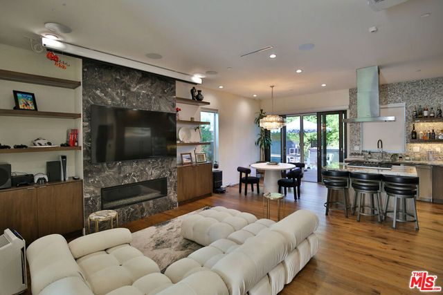 8501 Belford Avenue, Los Angeles, CA 90045