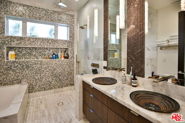 8501 Belford Avenue, Los Angeles, CA 90045