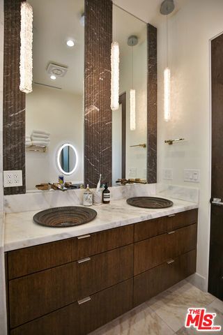 8501 Belford Avenue, Los Angeles, CA 90045