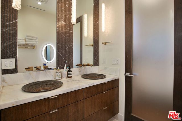 8501 Belford Avenue, Los Angeles, CA 90045