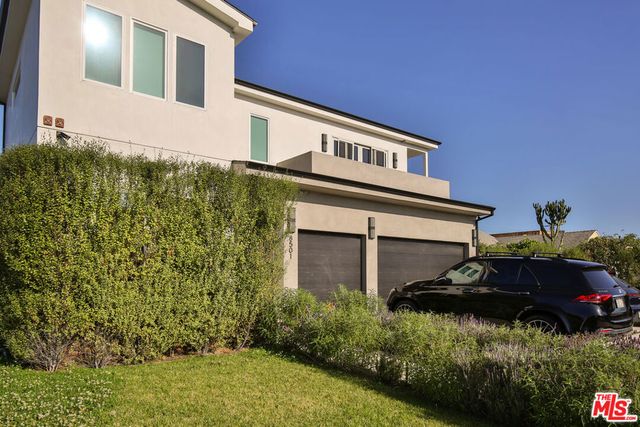 8501 Belford Avenue, Los Angeles, CA 90045