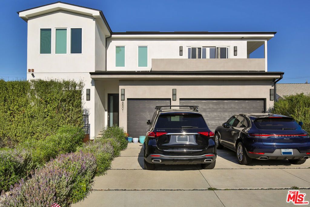 8501 Belford Avenue, Los Angeles, CA 90045