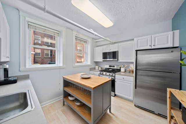 12 James Street B, Brookline, MA 02446