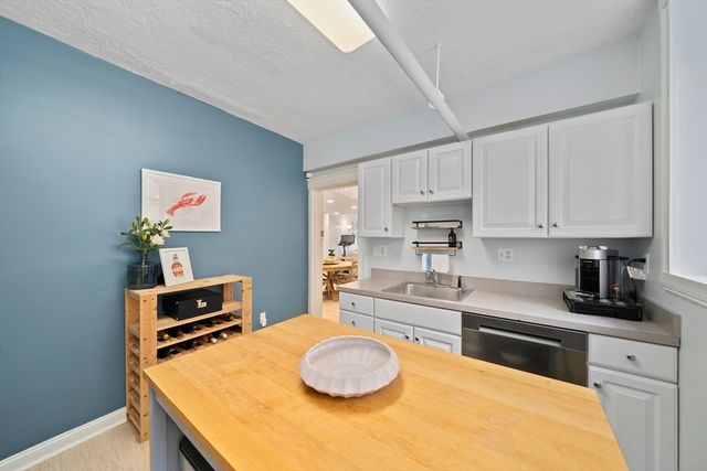 12 James Street B, Brookline, MA 02446