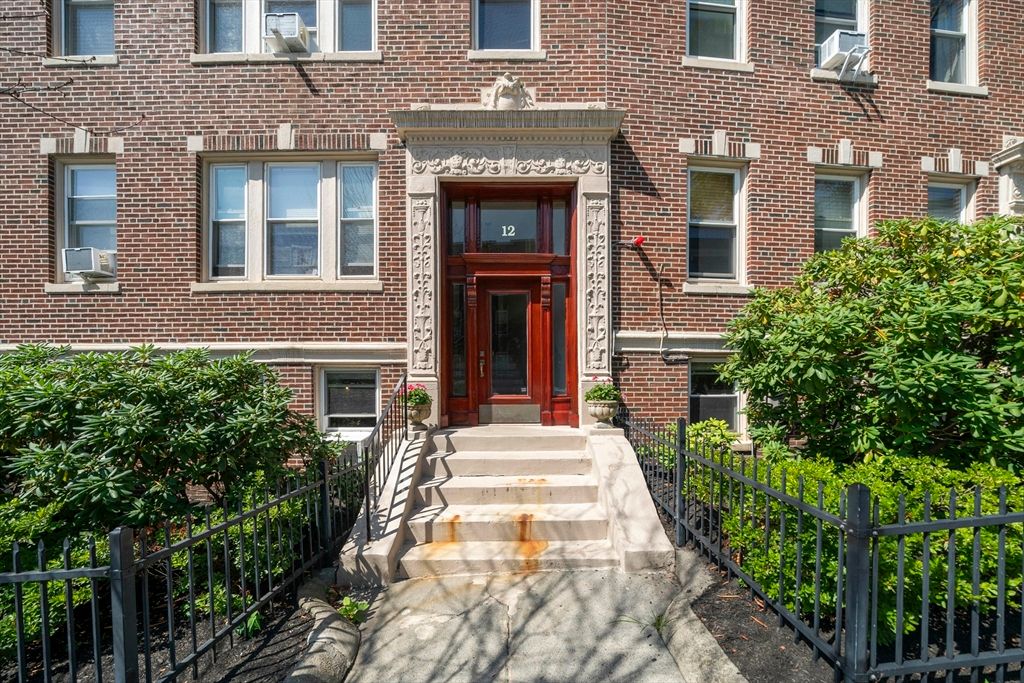 12 James Street B, Brookline, MA 02446