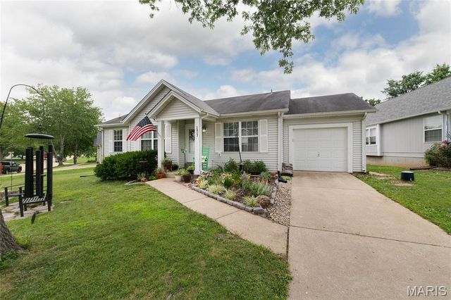 2827 Plum Leaf Circle, St Peters, MO 63303