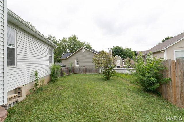 2827 Plum Leaf Circle, St Peters, MO 63303