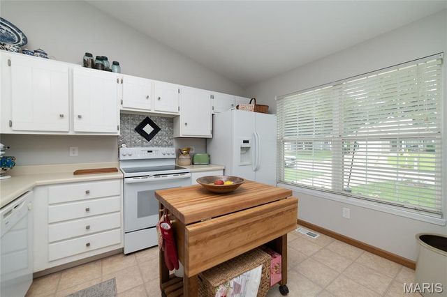 2827 Plum Leaf Circle, St Peters, MO 63303