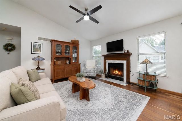 2827 Plum Leaf Circle, St Peters, MO 63303