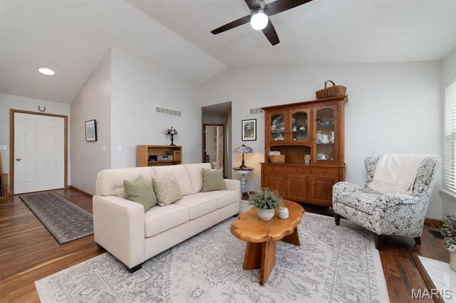 2827 Plum Leaf Circle, St Peters, MO 63303