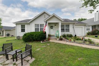 2827 Plum Leaf Circle, St Peters, MO 63303