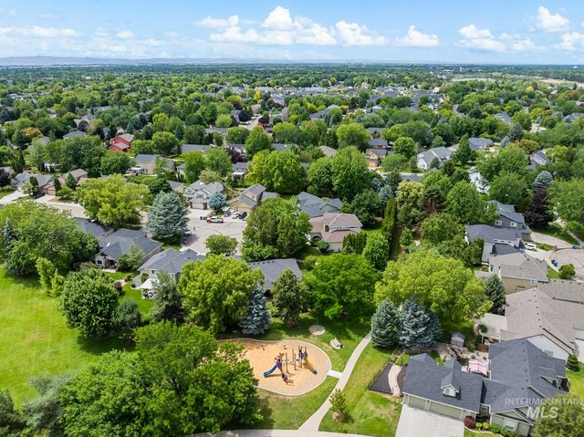 5917 N Cosworth Pl, Boise, ID 83713