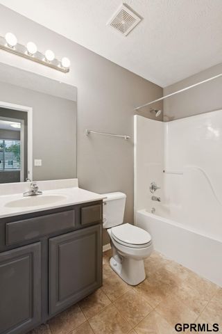 8928 N 78 Avenue Circle, Omaha, NE 68122