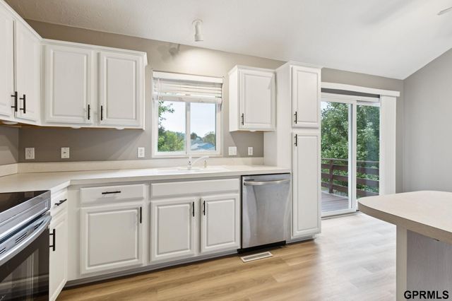 8928 N 78 Avenue Circle, Omaha, NE 68122